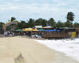 au bout de la plage de maho : Sunset beach cafe